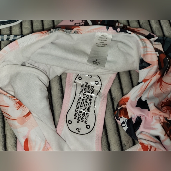 NWOT Striped Tie Back Bikini Set Size large - Picture 10 of 16